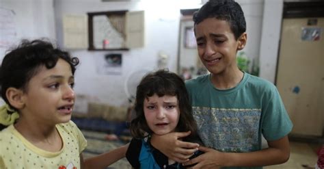 Crianças sofrem ataques israelenses à faixa de Gaza BOL Fotos