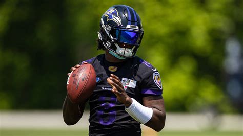 Lamar Jackson partnering with his mother on extension talks with Ravens ...