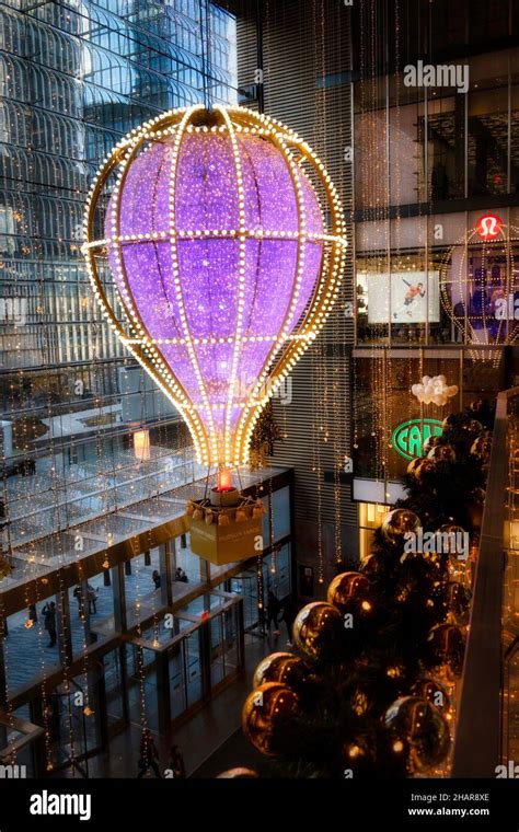 Shine Bright Light Display During The Holiday Season In The Shops At