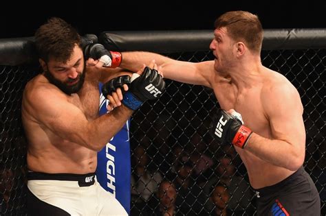 Stipe Miocic nocauteia Arlovski em 54s e exige luta pelo título dos pesados