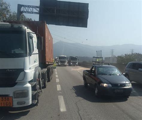 Acidente Entre Duas Carretas Causa Congestionamento Na Anchieta E Na