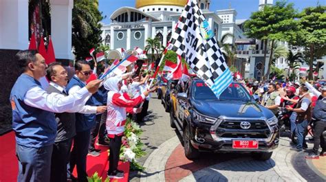 Sambut HUT RI Khofifah Bagi Hadiah Perintis Kemerdekaan