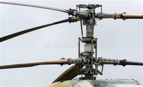 Helic Pteros En Hangar Fotograf A Editorial Imagen De Mosca