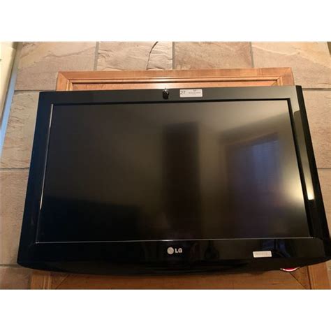 32" LG TV (Model No. 32LH250H-UA) w/ Wall Mount