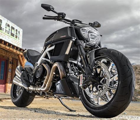 Ducati Diavel Carbon Fiche Moto