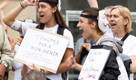 Angers Pr S De Manifestants Contre Le Pass Sanitaire Notre