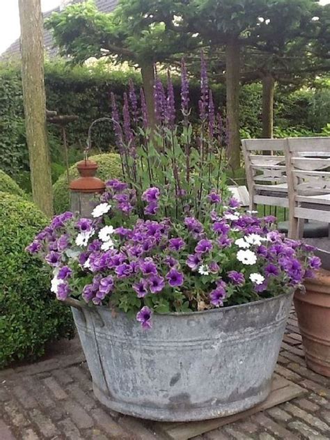 30 Beautiful Summer Container Garden Flower Ideas 30