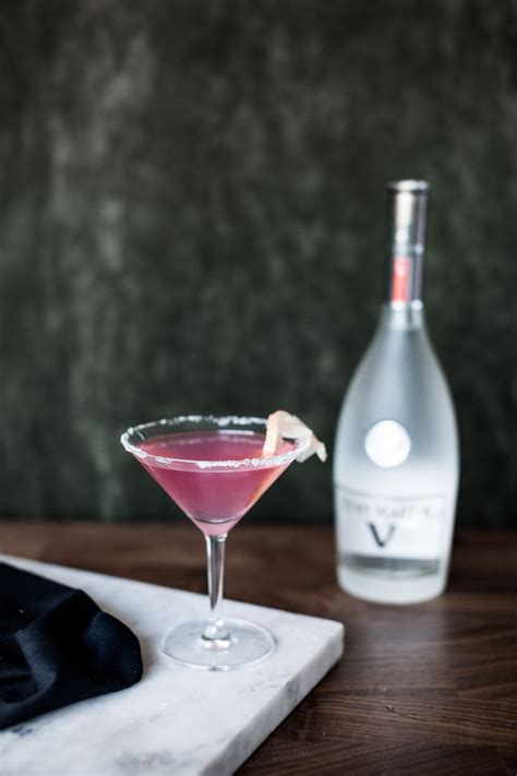 En Vogue Ingredients 1 ½ Oz Rémy Martin V 1 Oz Cointreau ½ Oz Lime Juice ½ Oz Cranberry