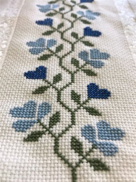 Pin By Seda Nur On Etamin Havlu Floral Cross Stitch Cross Stitch