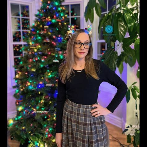 Kat Timpf Net Worth, Height,Age, Husband,Health Problems,Bio