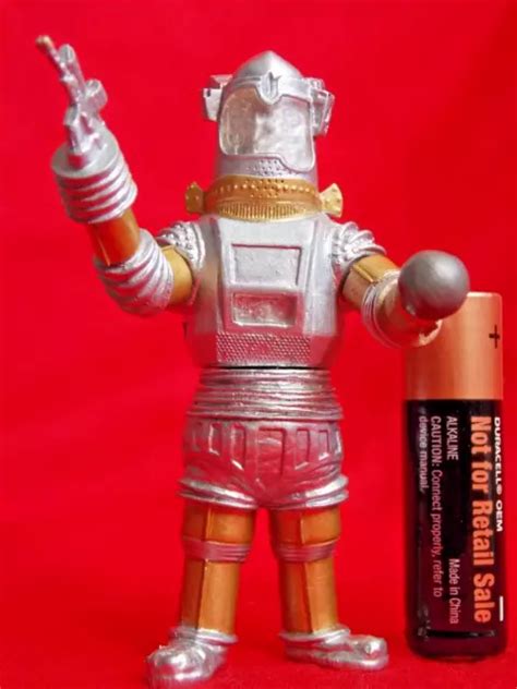 Ultraman Kaiju Bandai Hg U Tom Gashapon Mini Figure Cm