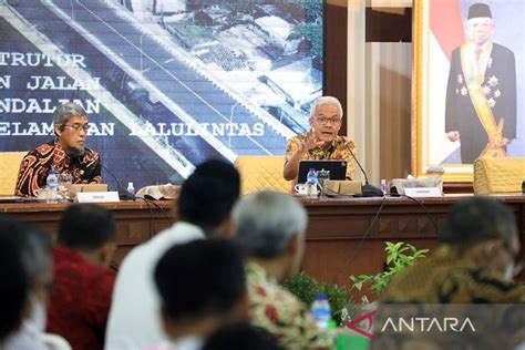 Ganjar Instruksikan Optimalisasi Apbd Untuk Perbaikan Jalan Antara News