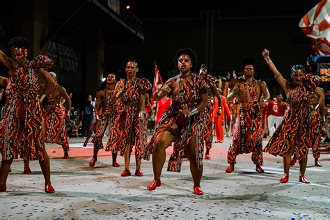 Público lota a Cidade do Samba para ver prévias de desfiles do Rio