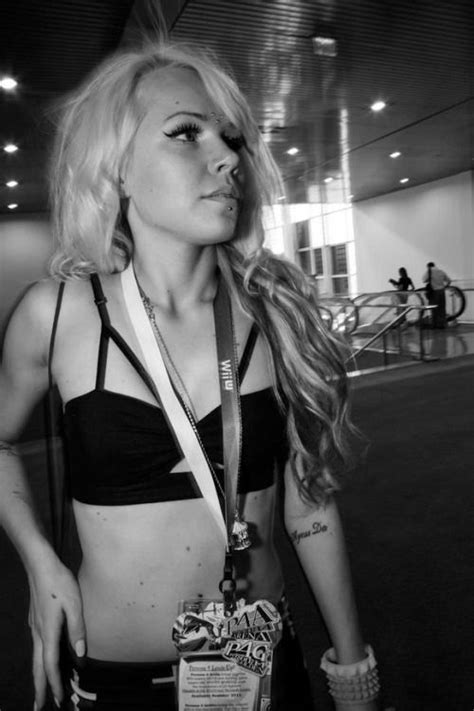 9 Hot Sexy Kerli Koiv Bikini Pics