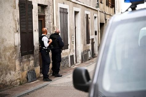 Suspecté d avoir poignardé un homme à Auxerre il est mis en examen