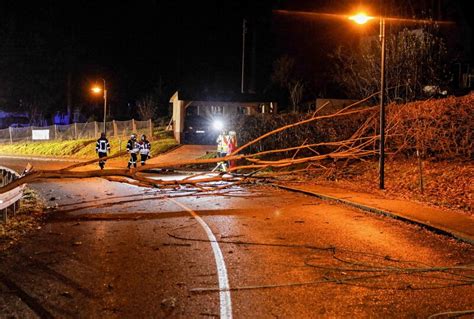 Sturmtief Niklas Sorgt F R Feuerwehreins Tze Im Erzgebirge