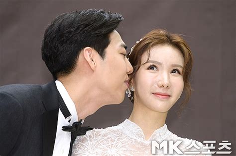 정창영 정아 결혼 달콤한 볼키스 Mk포토 Mk스포츠