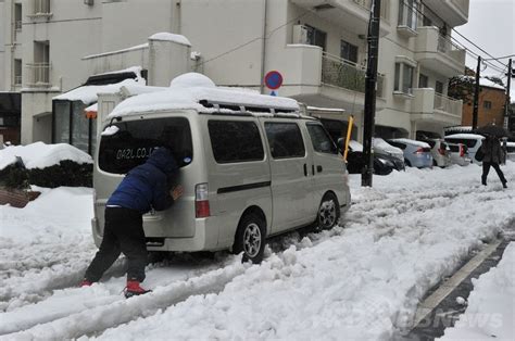 関東甲信地方などで大雪、車の立ち往生相次ぐ 写真15枚 マリ・クレール スタイル ムッシュ Marie Claire Style Monsieur