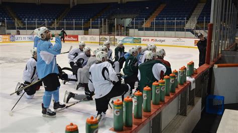 Les Islanders De Charlottetown En Route Vers Le Cap Breton Avec Deux