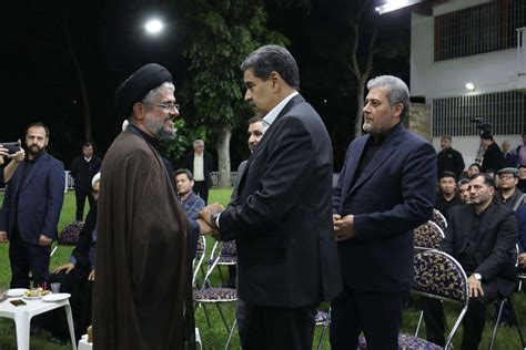 Presidente Maduro homenajea a Ibrahim Raisi en la embajada de Irán