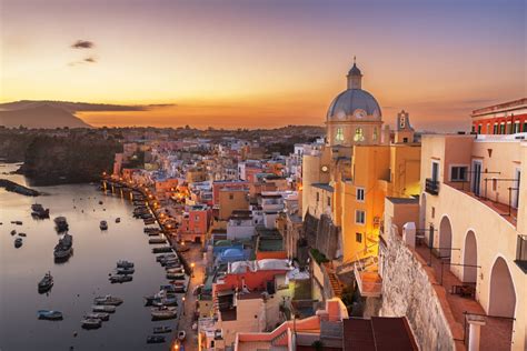 Procida Un Viaggio Tra I Colori Dell Isola Di Arturo Eroica