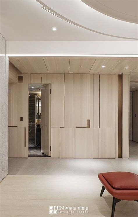 Modern And Luxurious Foyer Design With Red Bench