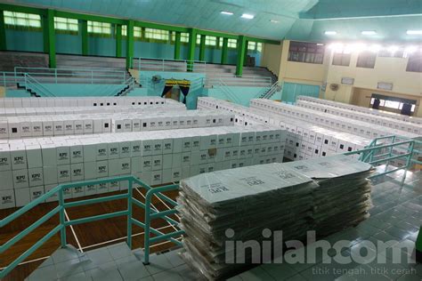 Foto Penyimpanan Logistik Kotak Suara Pemilihan Umum 2024 Di GOR