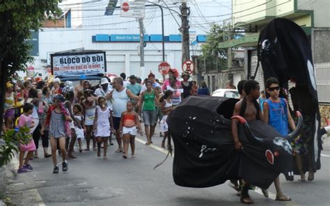 Destaque Popular Bloco Do Boi Anima Foliões De Barra Mansa