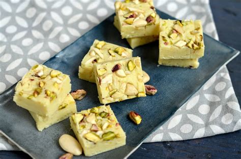 Milk barfi Fudge indien à la cardamome recette authentique Peko Peko