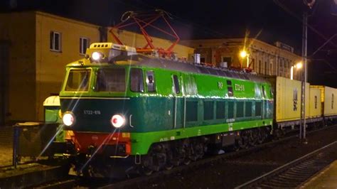 Zielony Byczek ET22 816 PKP Cargo z kontenerami w Tarnowskich Górach