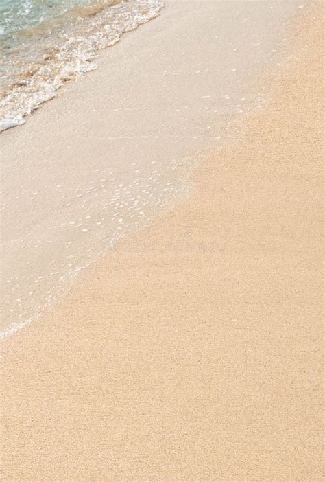 Onda De Oceano Azul Na Praia Arenosa Fundo De Textura Foto De Stock