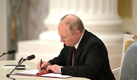 Putin Signs Decrees Recognizing Two Independent Republics In East