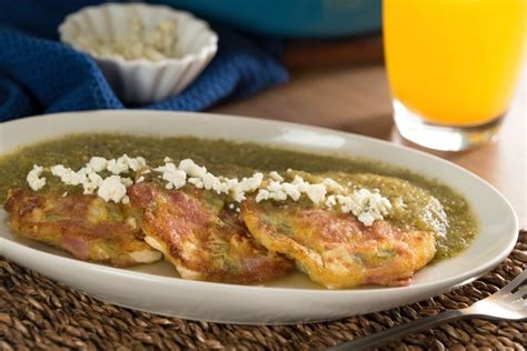 Tortitas De Nopales Jam N Y Queso Panela En Salsa Verde