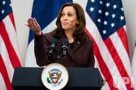 Photo Us Vice President Harris Press Conference In Paris