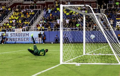 Gallery: Venezuela versus Ecuador – UNIVERSITY PRESS