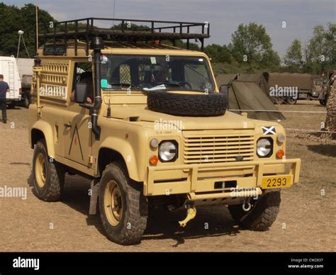 Tracked Land Rover Hi Res Stock Photography And Images Alamy