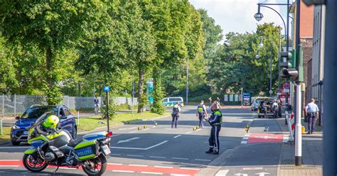 Krefeld Kind Auf Roller Von Kleintransporter Erfasst