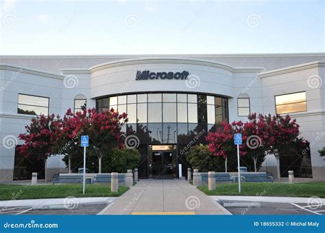 Microsoft building editorial photography. Image of redmond - 18655332