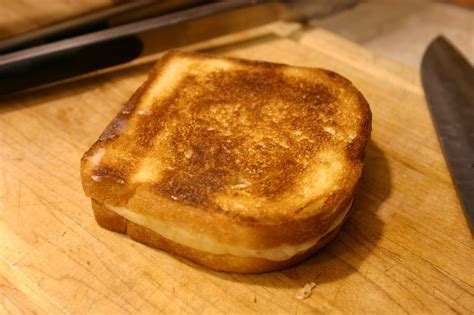 How to Make the Ultimate Grilled Cheese Sandwich [Recipe]