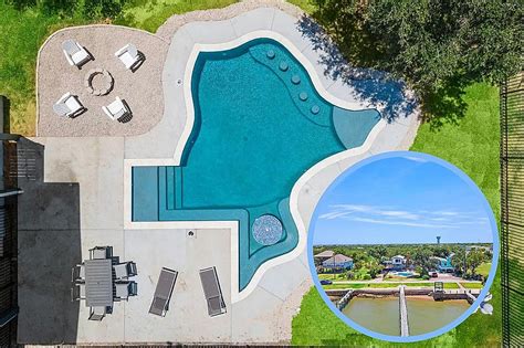 Airbnb with Big Texas-Shaped Pool & View of Galveston Bay