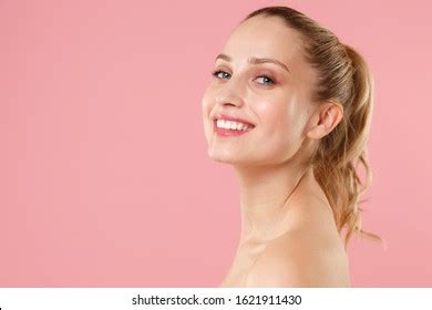 Imagens De Nude Blonde Shower Imagens Fotos Stock E Vetores Shutterstock