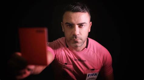Igor Benevenuto Él es árbitro de futbol brasileño abiertamente gay Homosensual