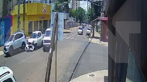 Por Outro Ngulo Jeep Fura Sem Foro E Colide Ford Ka Na Rua Paran