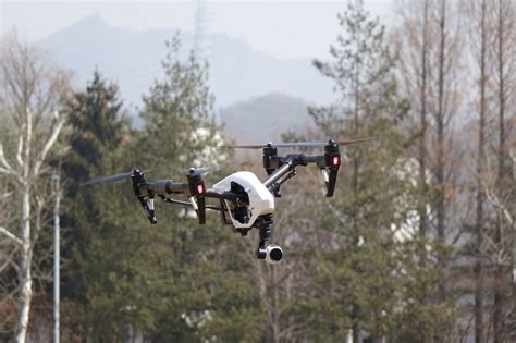 Quadcopter Launches Scaneagle Drones From Its Belly Catches Them In Mid Air [video]