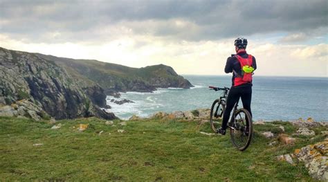 Camiño dos faros en bicicleta y descubre la costa de Galicia