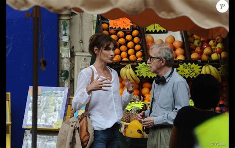 Carla Bruni Sur Le Tournage De Minuit Paris Sous La Direction De