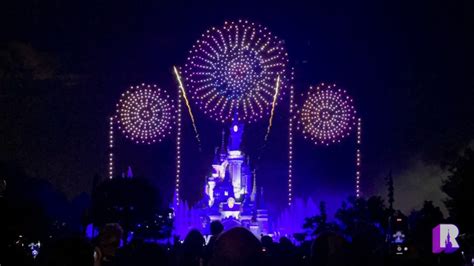 Grote Drone En Vuurwerkshow In Disneyland Paris Tijdens Bastille Day