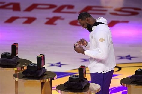 Lebron james pays tribute to kobe bryant after la lakers ring ceremony