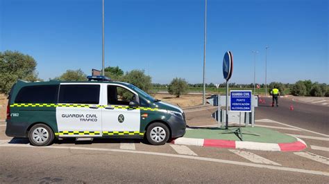 La Guardia Civil Investiga Al Conductor De Un Cami N Que Conduc A Con