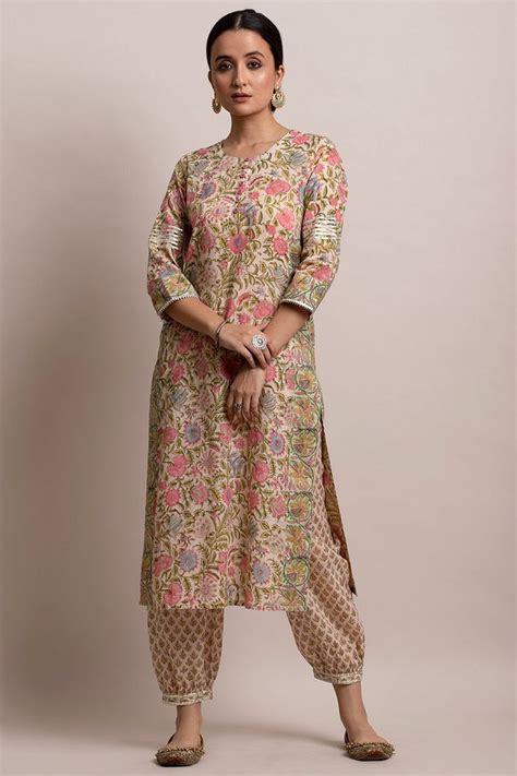 Pin By Ritu Sobti On Kurtis Printed Kurti Designs Designer Kurti